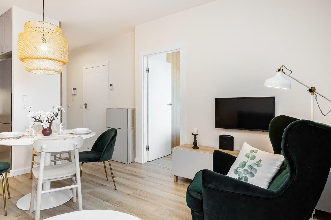 Apartment Walonska With Free Parking Wroclaw By Noclegi Renters Ngoại thất bức ảnh